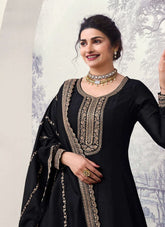 Pleasant Looking Designer Gown in Black Colour